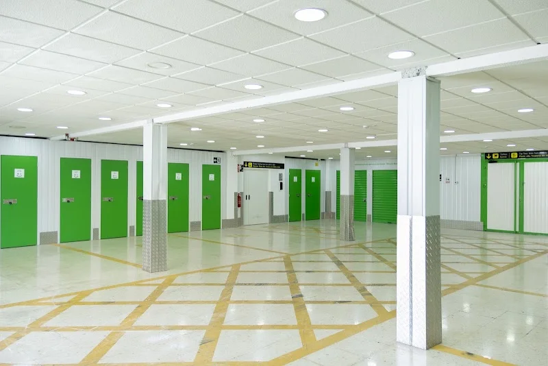 Trasteros Plus Los Vegas en Av. de los Vegas, 20, Cruz de Humilladero, 29006 Málaga, España - Imagen 1