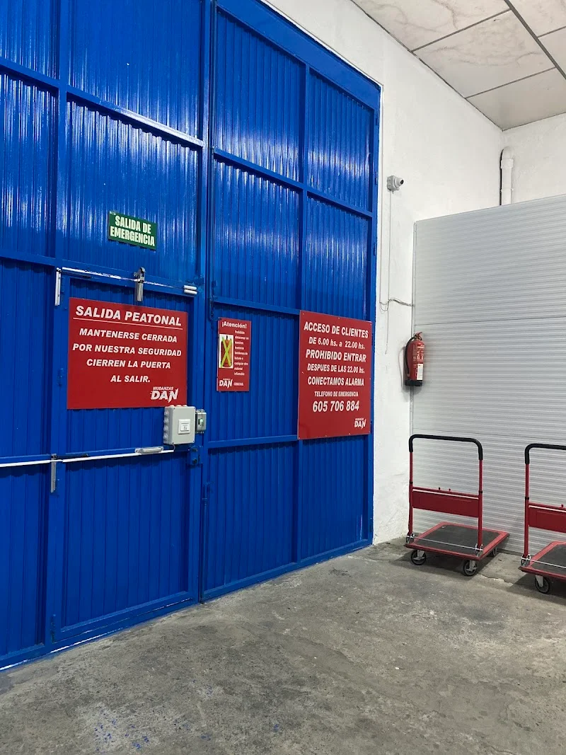 TRASTEROS DAN en C. Lágrima, 9, Cdad. Jardín, 29014 Málaga, España - Imagen 4