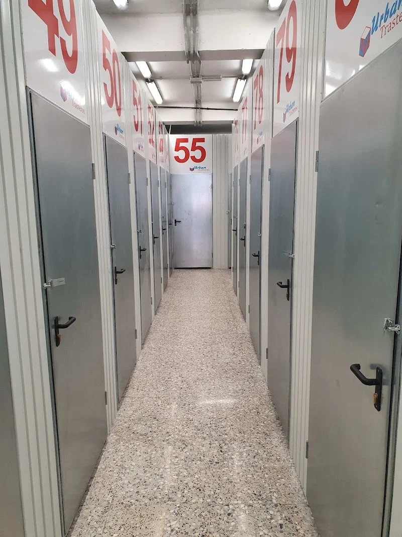 Alquiler Trasteros Económicos en C. Pura Gutiérrez, 12 C. Emilio thuiller, 60, Cdad. Jardín, 29014 Málaga, España - Imagen 1