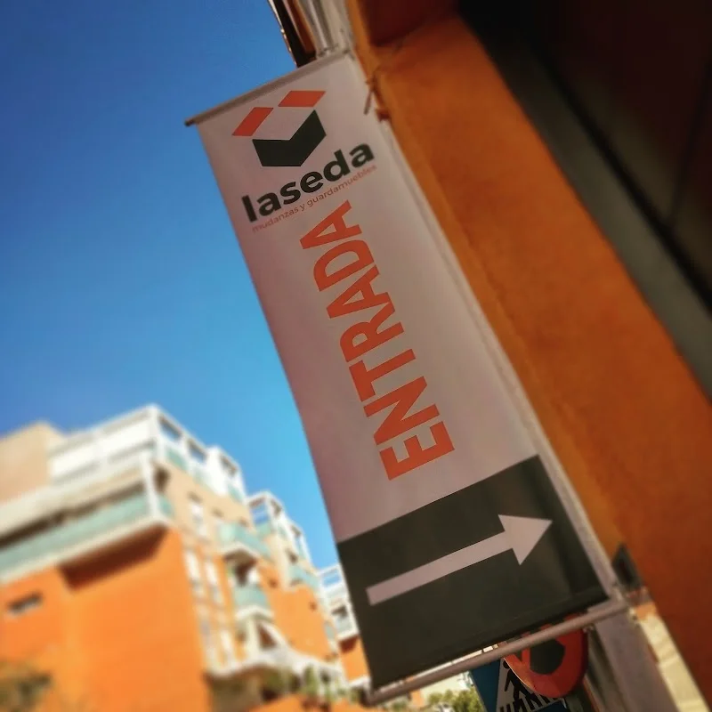 Minialmacenes y trasteros en Murcia La Seda en C. Cisne, 11, 30009 Murcia, España - Imagen 1