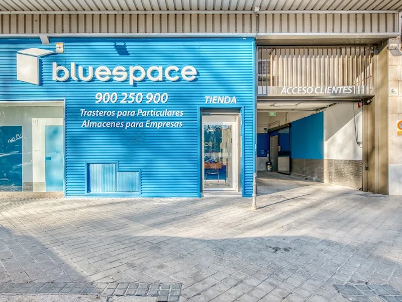 Trastero Bluespace Madrid-Río en C. Vallandes, 8, Usera, 28026 Madrid, España - MejorTrastero
