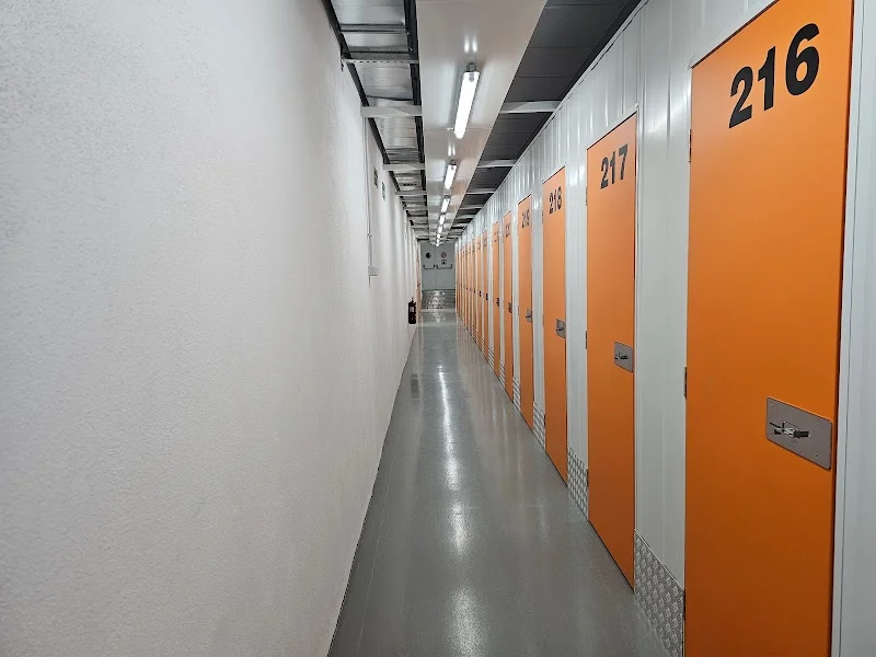 Trastero Trasteros + spacio. Tu trastero naranja en C. de Aguilón, 7, Arganzuela, 28045 Madrid, España - MejorTrastero