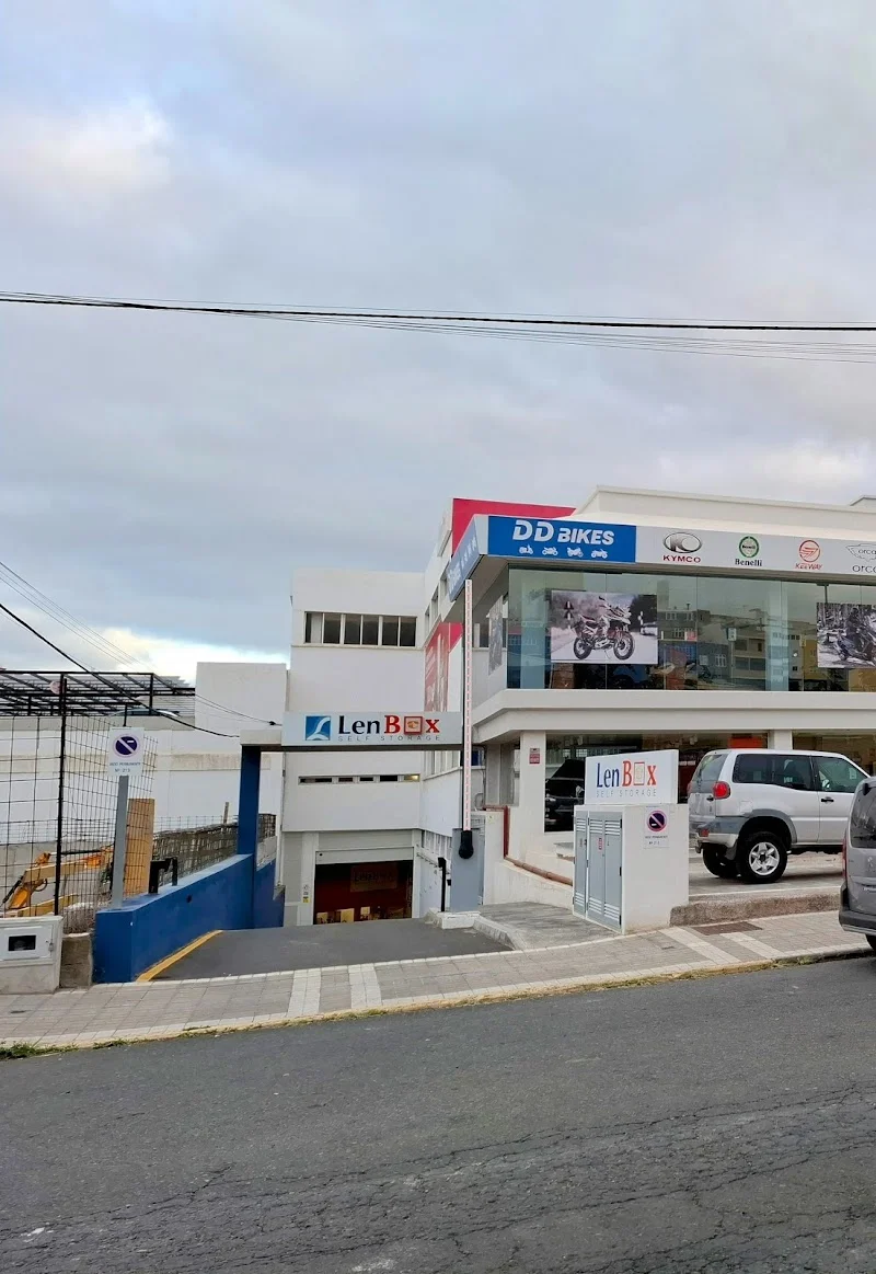 Lenbox Canarias | Alquiler de Trasteros en Las Palmas en C. Eufemiano Fuentes Cabrera, 8, 35014 Las Palmas de Gran Canaria, Las Palmas, España - Imagen 4