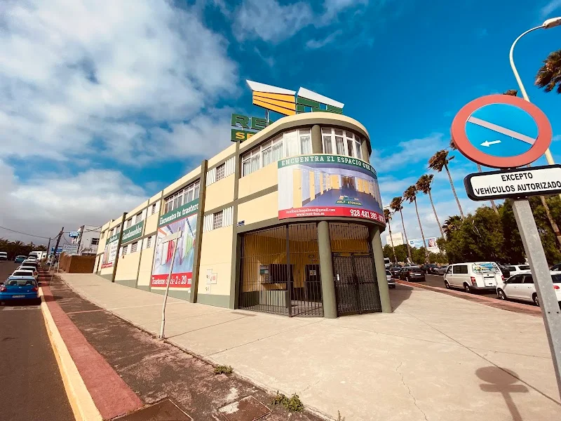 RentBox en C. Ayagaures, 1, 35010 Las Palmas de Gran Canaria, Las Palmas, España - Imagen 4