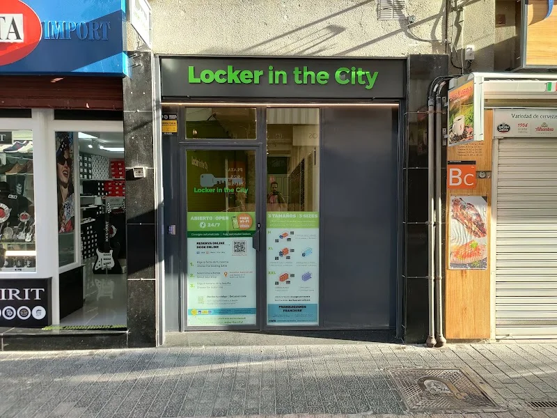 Locker in the City Las Palmas de Gran Canaria - Consigna 24h en Las Canteras en C. Ripoche, 17, 35007 Las Palmas de Gran Canaria, Las Palmas, España - Imagen 1