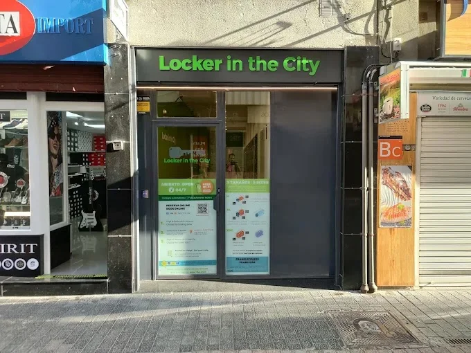 Locker in the City Las Palmas de Gran Canaria - Consigna 24h en Las Canteras en C. Ripoche, 17, 35007 Las Palmas de Gran Canaria, Las Palmas, España - Imagen 2