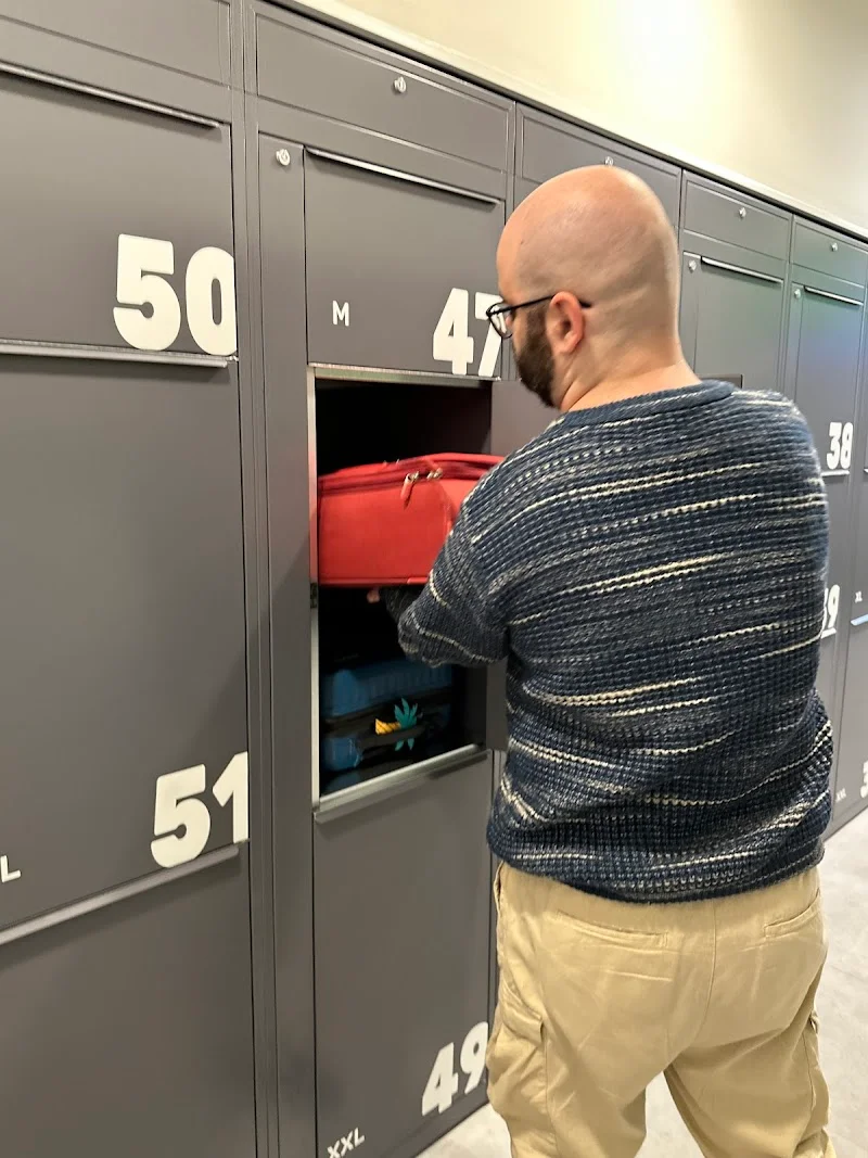 Locker in the City Las Palmas de Gran Canaria - Consigna 24h en Las Canteras en C. Ripoche, 17, 35007 Las Palmas de Gran Canaria, Las Palmas, España - Imagen 4