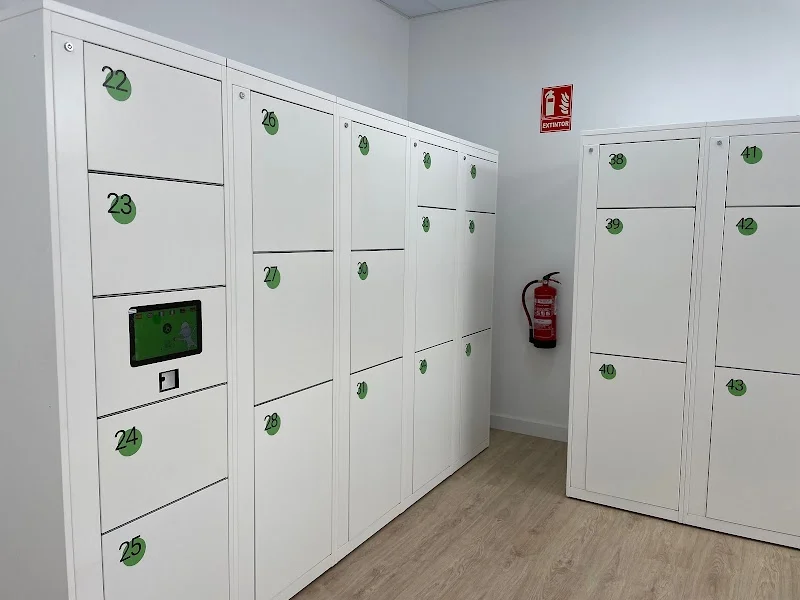 LOCK & enjoy! - Consignas en Playa de Las Canteras en C. Fernando Guanarteme, 11, Local 5, 35007 Las Palmas de Gran Canaria, Las Palmas, España - Imagen 3