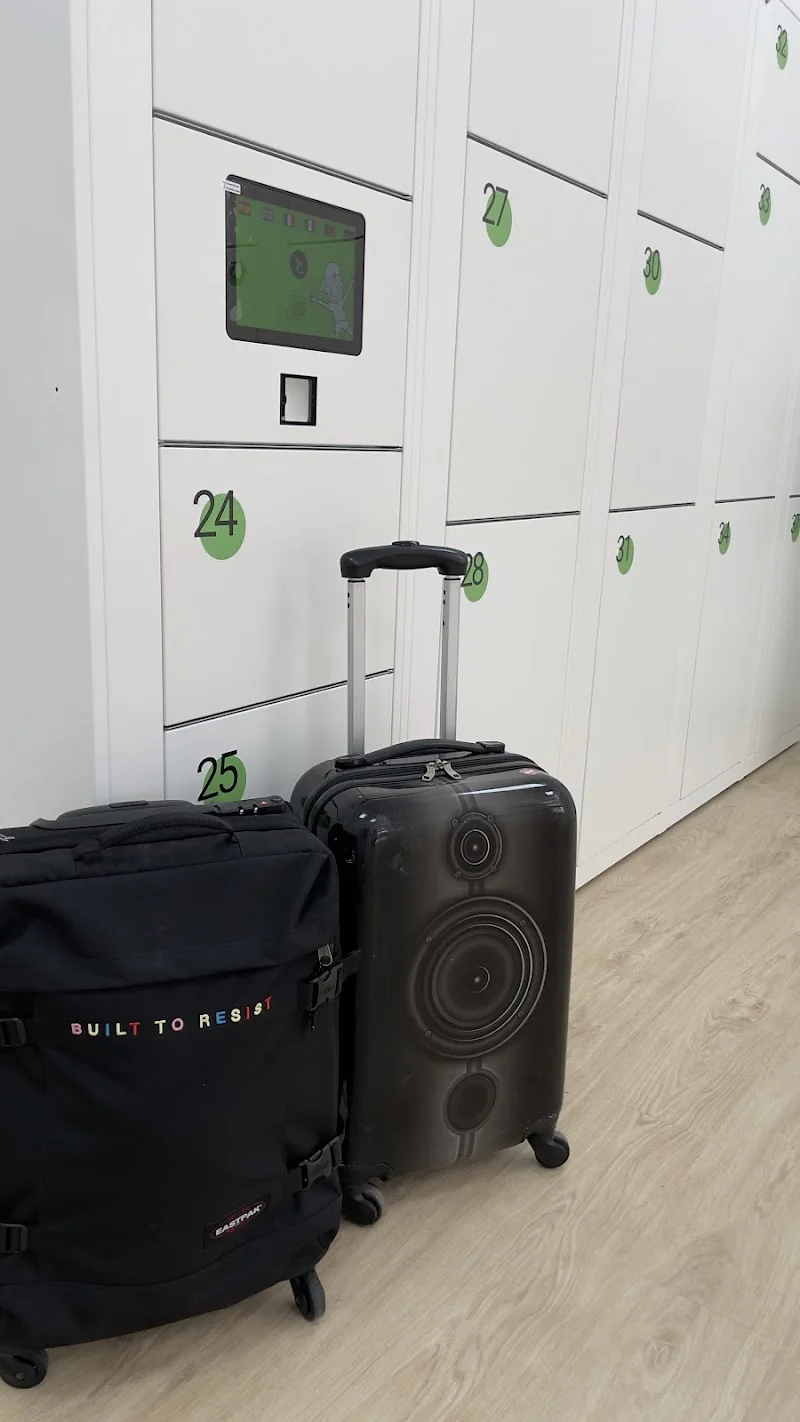 LOCK & enjoy! - Consignas en Playa de Las Canteras en C. Fernando Guanarteme, 11, Local 5, 35007 Las Palmas de Gran Canaria, Las Palmas, España - Imagen 5