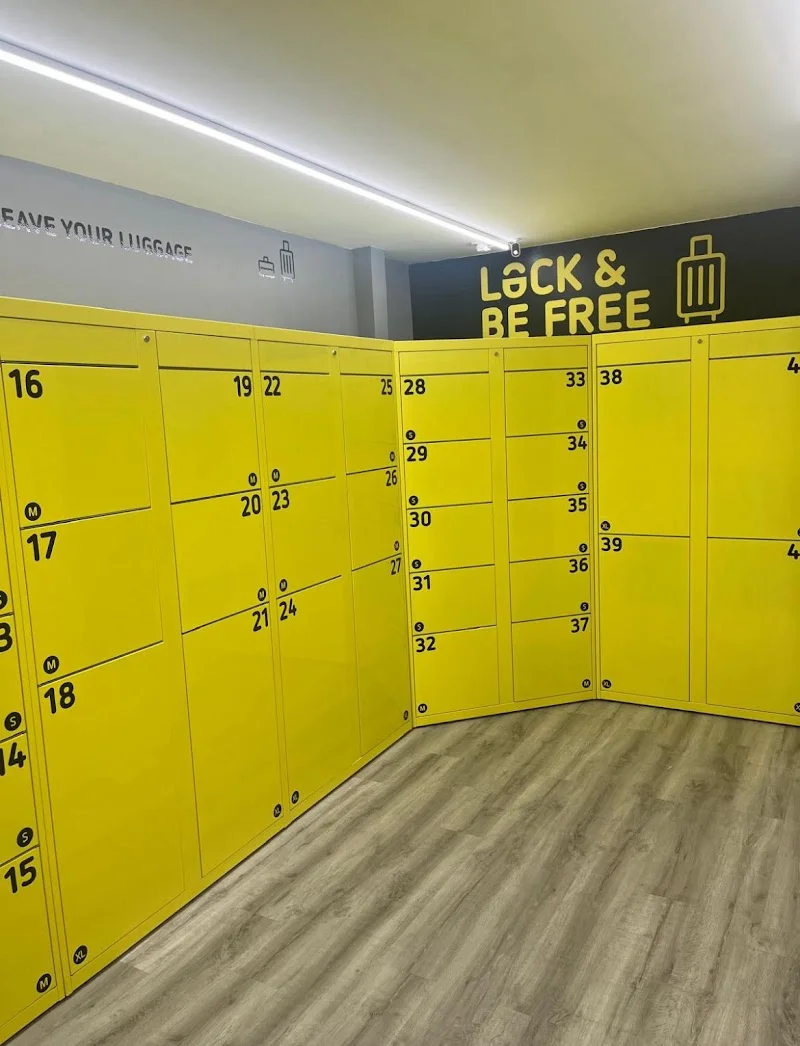 Locker - Consigna 24H Las Canteras - Lock and Be Free en C. Secretario Artiles, 66, 35007 Las Palmas de Gran Canaria, Las Palmas, España - Imagen 1