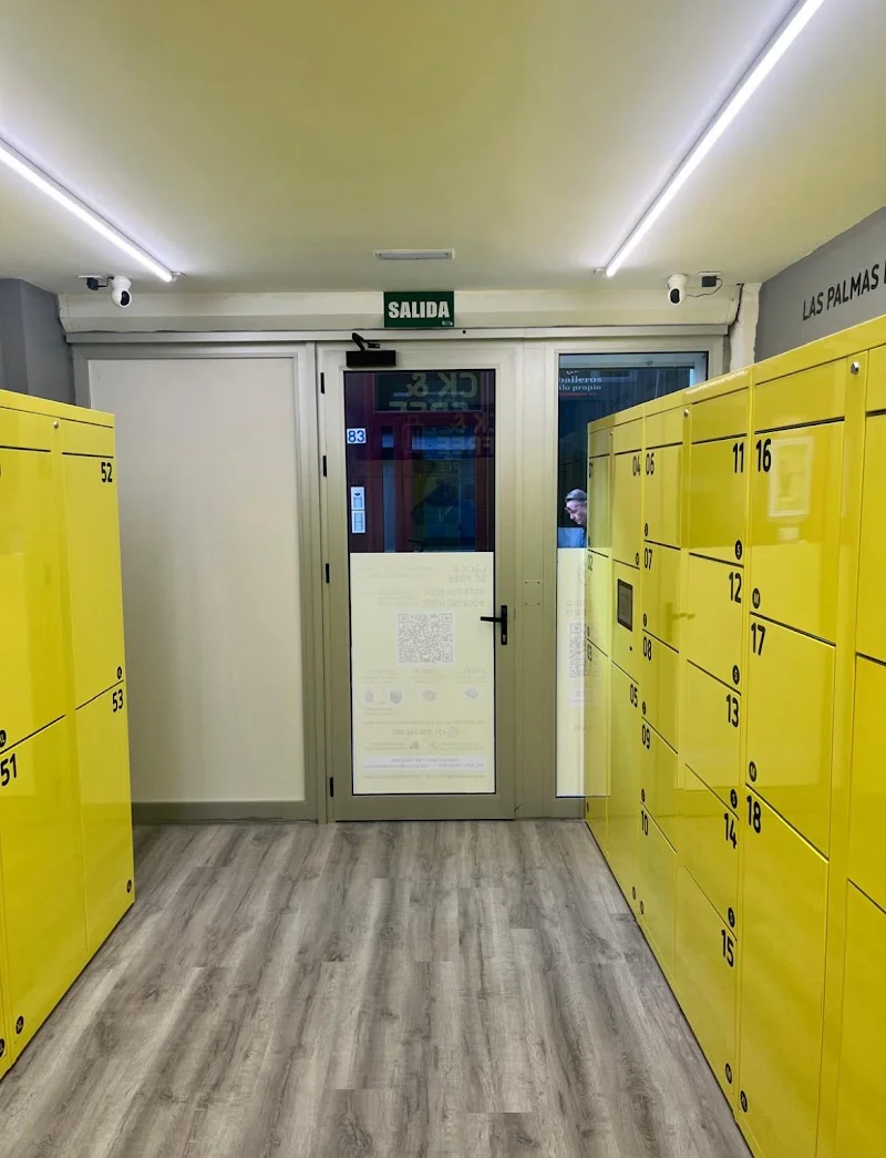 Trastero Locker - Consigna 24H Las Canteras - Lock and Be Free en C. Secretario Artiles, 66, 35007 Las Palmas de Gran Canaria, Las Palmas, España - MejorTrastero