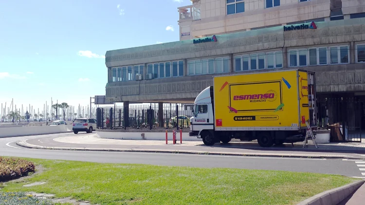 Mudanzas ESMENSO Las Palmas y Alquiler de Guardamuebles y Transporte de Obras de Arte en C. Arinaga, 8, 35010 Las Palmas de Gran Canaria, Las Palmas, España - Imagen 1