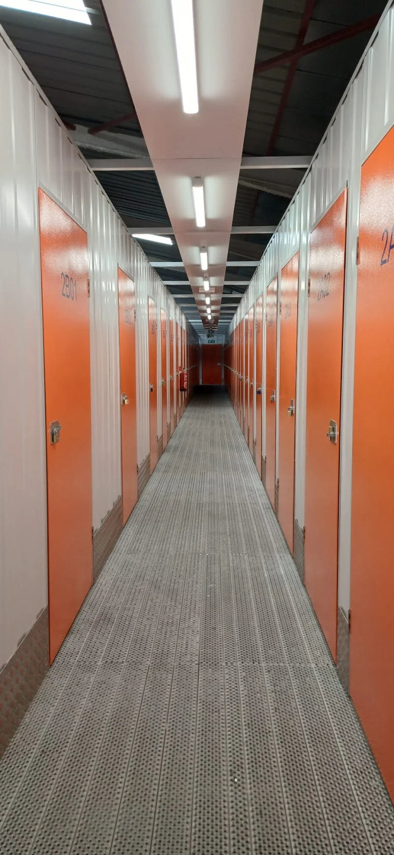 Lenbox Las Huesas (Telde) | Alquiler de Trasteros y Taquillas en C. José Bergamín, 6, Salida nº 11, 35215 Telde, Las Palmas, España - Imagen 2