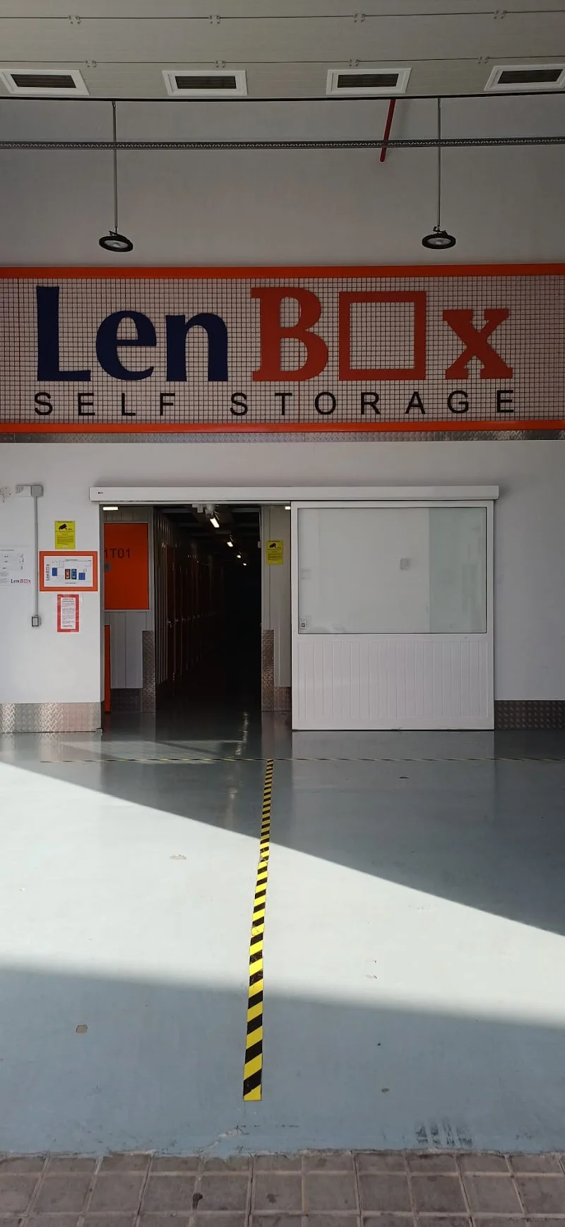 Lenbox Las Huesas (Telde) | Alquiler de Trasteros y Taquillas en C. José Bergamín, 6, Salida nº 11, 35215 Telde, Las Palmas, España - Imagen 5