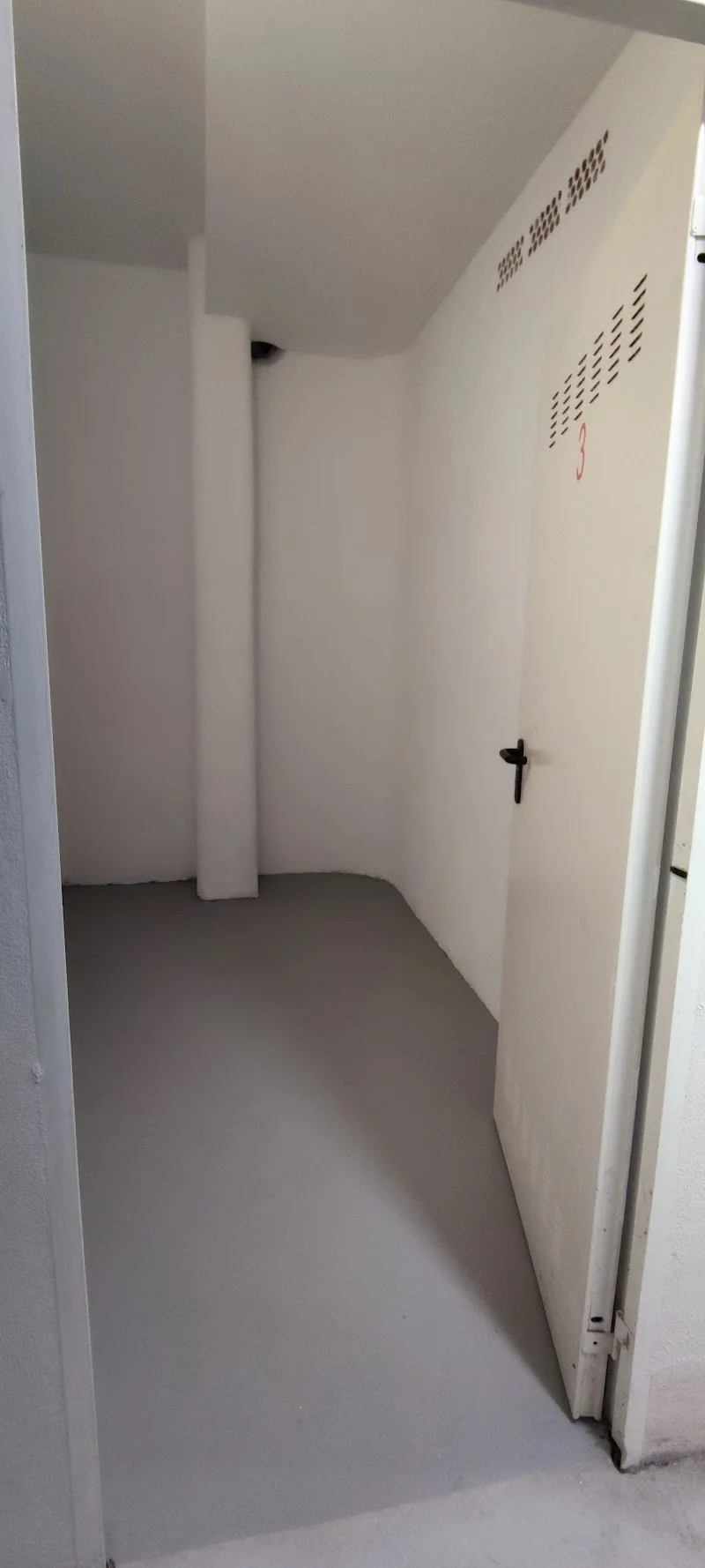 Trastelekuak en Santutxu Kalea, 100, Ibaiondo, 48006 Bilbao, Bizkaia, España - Imagen 2
