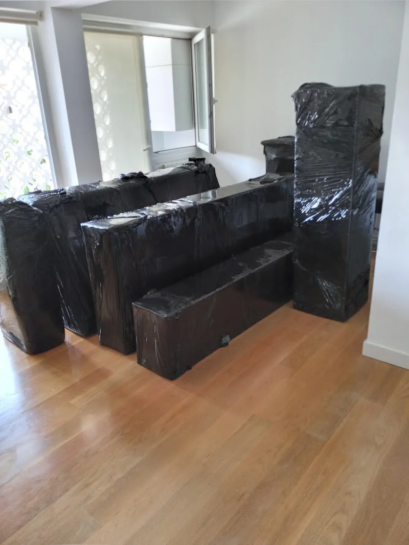 KL Bengala Mudanzas en Nueva Alhondiga, Gazteluondo Kalea, 5, Errekalde, 48002 Bilbao, Bizkaia, España - Imagen 2