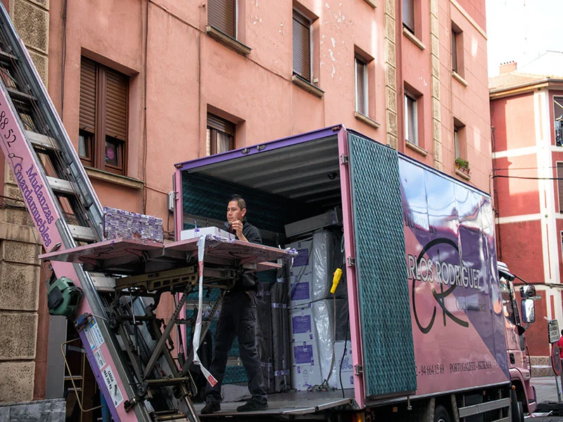 Mudanzas Carlos Rodriguez en Correos Kalea, 8, 48920 Portugalete, Bizkaia, España - Imagen 4