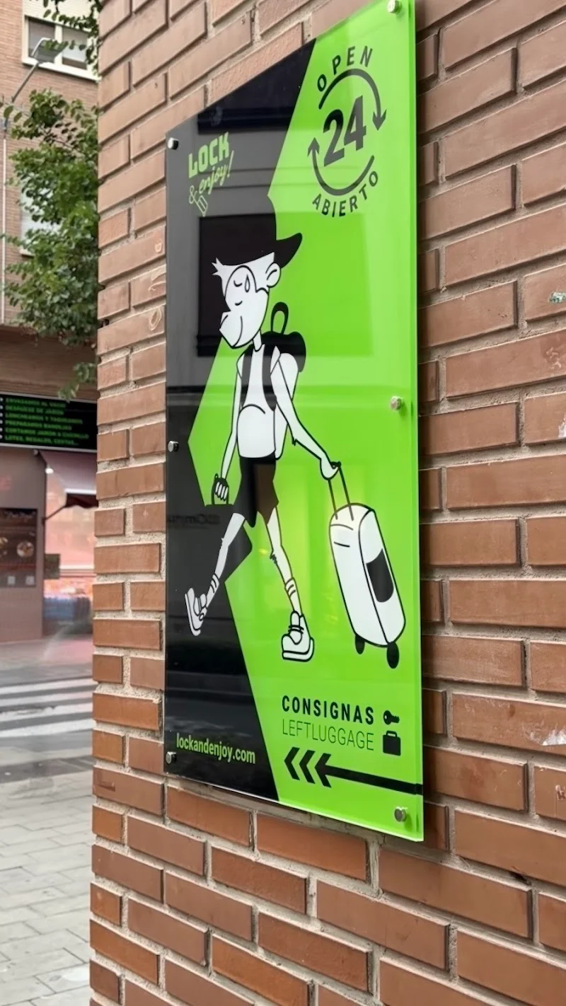 LOCK & enjoy! - Consignas en Luceros en C. Segura, 18, 03004 Alicante (Alacant), Alicante, España - Imagen 4