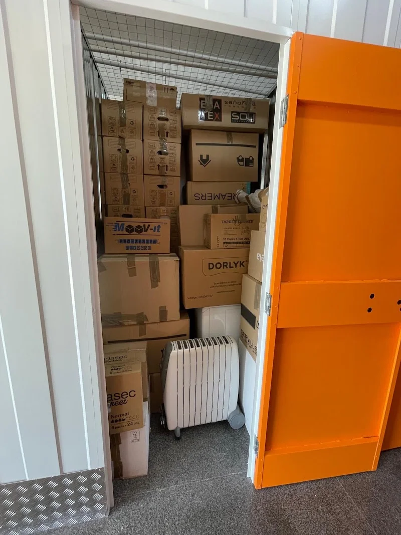 Guardeaqui Self Storage en Av. de Miguel Hernández, 03550 Sant Joan d'Alacant, Alicante, España - Imagen 2