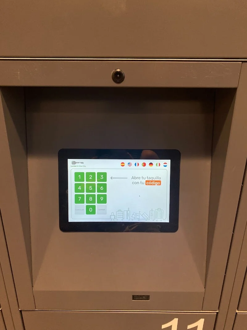 Locker in the City Alicante - Consigna 24h en Playa Postiguet | Centro | Las Setas en C/ Navas, 16, 03001 Alacant, Alicante, España - Imagen 3