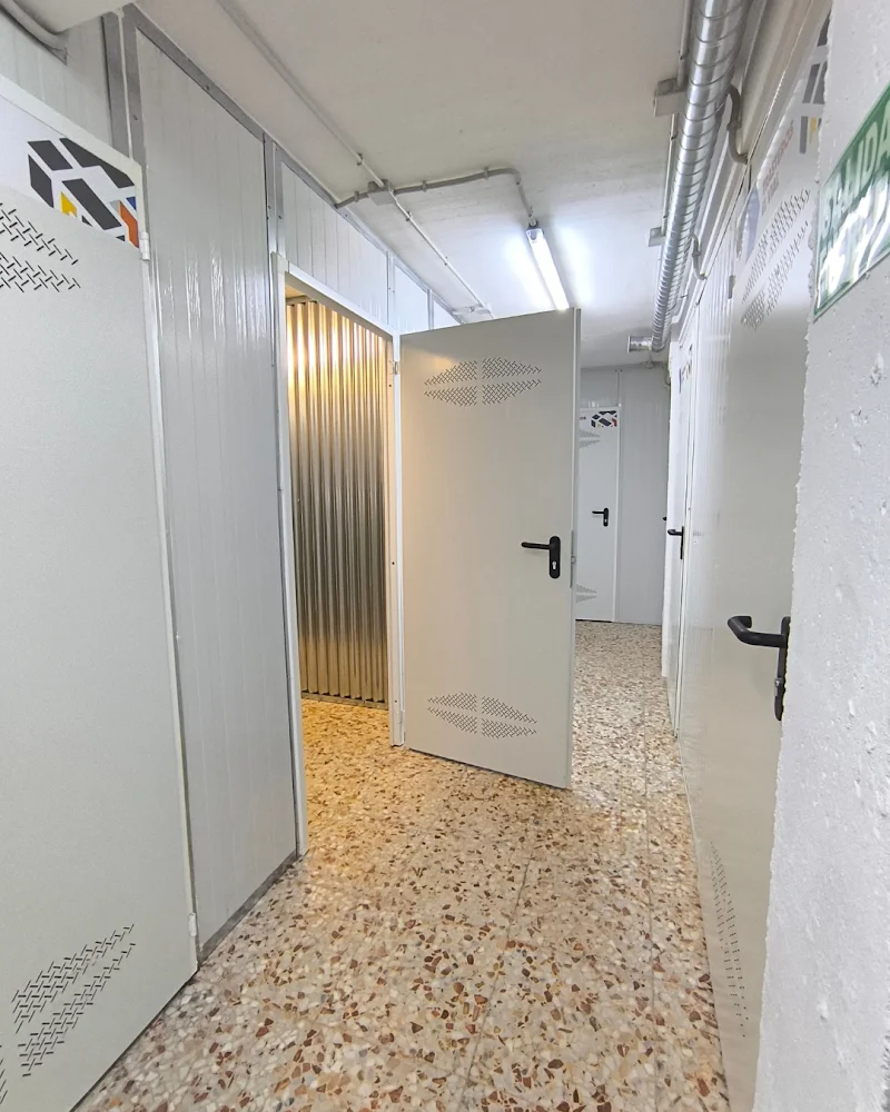 Trasteros el Vial Córdoba en C. Luis Ponce de León, 2, Bajo/ Cochera, Noroeste, 14006 Córdoba, España - Imagen 1