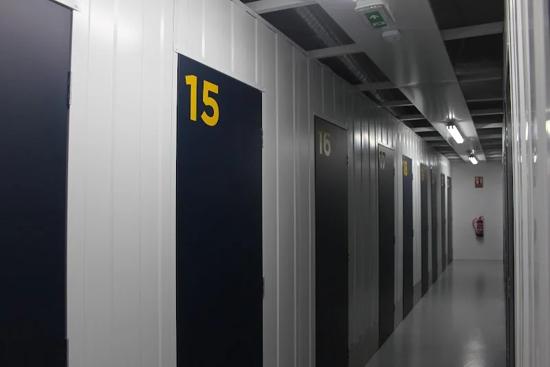 Trastero Almacename trasteros en Av. de Libia, 49, Levante, 14007 Córdoba, España - MejorTrastero