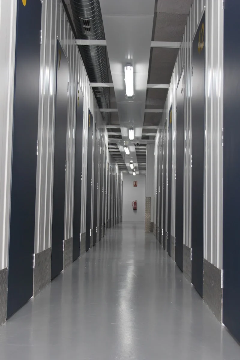 Almacename trasteros en Av. de Libia, 49, Levante, 14007 Córdoba, España - Imagen 5