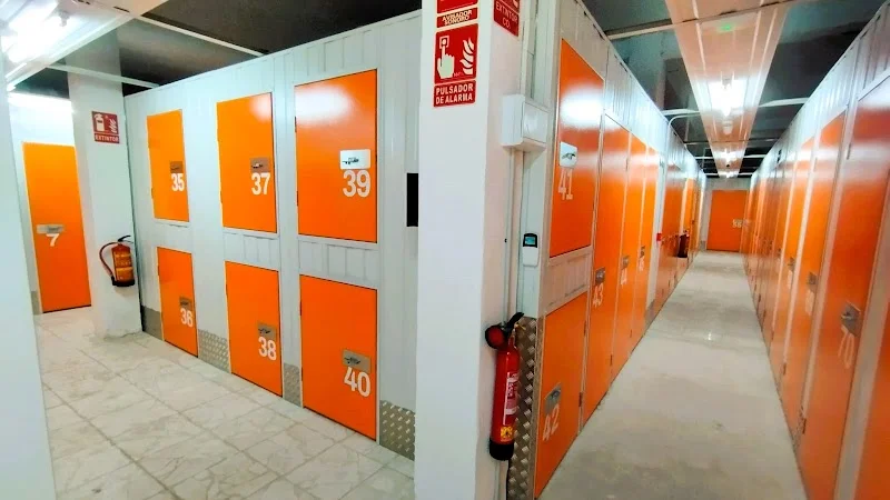 Trasteros Naranja Córdoba en C. Conquistador Benito de Baños, Levante, 14007 Córdoba, España - Imagen 2