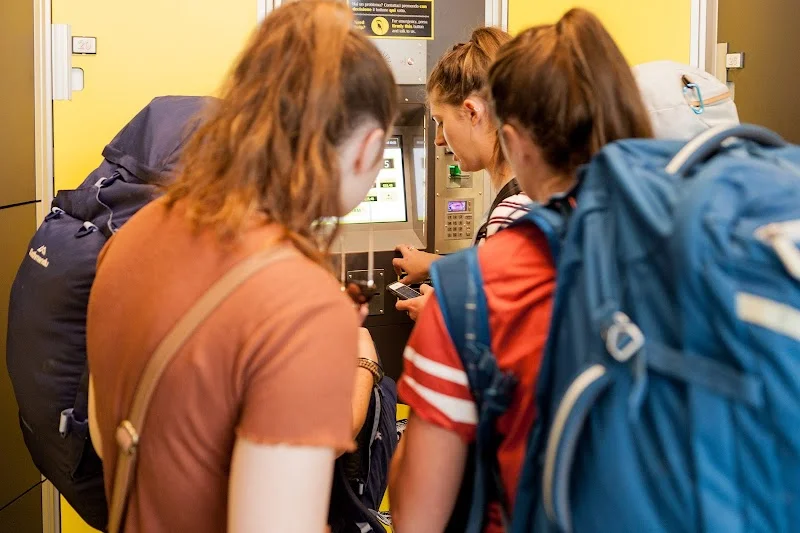 Stow Your Bags - Luggage Storage - Puerta del Sol en C. de la Aduana, 7, Centro, 28013 Madrid, España - Imagen 1