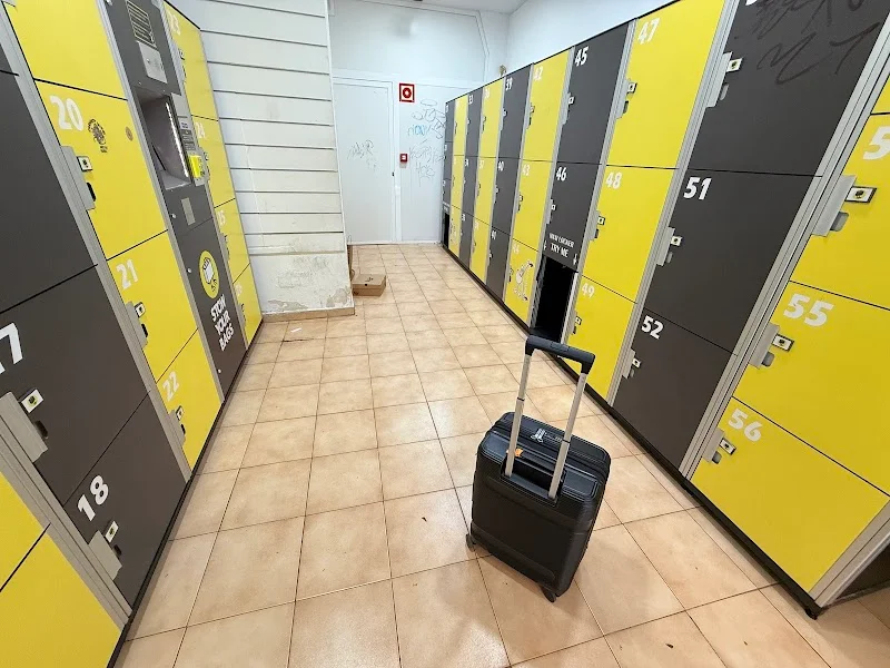 Stow Your Bags - Luggage Storage - Puerta del Sol en C. de la Aduana, 7, Centro, 28013 Madrid, España - Imagen 2