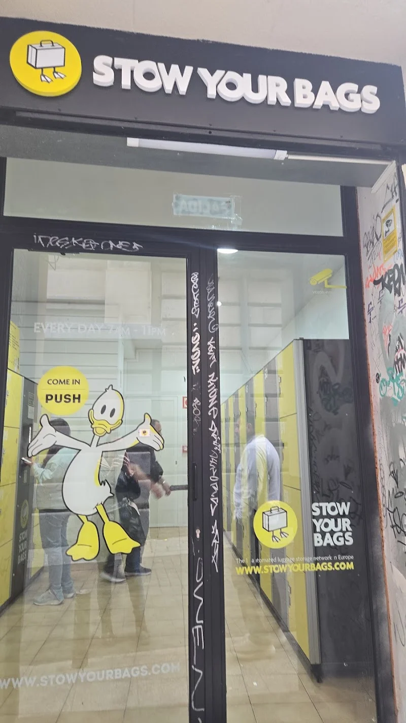 Stow Your Bags - Luggage Storage - Puerta del Sol en C. de la Aduana, 7, Centro, 28013 Madrid, España - Imagen 5