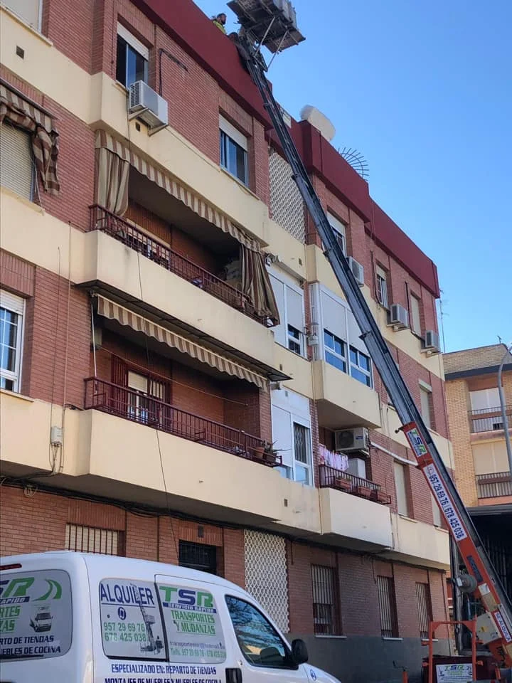 Mudanzas Córdoba TSR en POLIGONO INDUSTRIAL CHINALES, Av. de Chinales, 63, 14007 Córdoba, España - Imagen 3