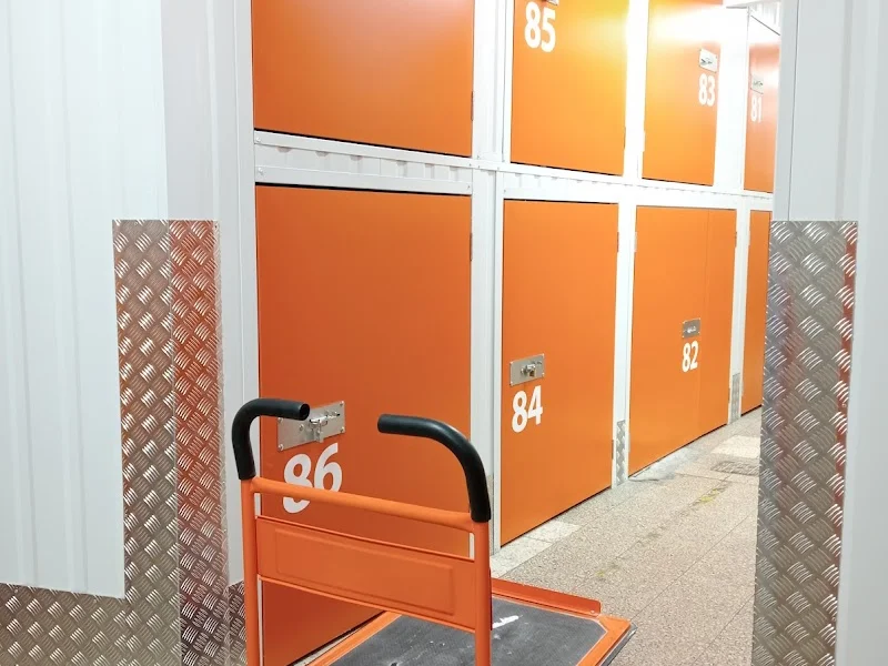 Trasteros Naranja Puerta del Ángel en C. de Fidias, 31, Latina, 28011 Madrid, España - Imagen 4