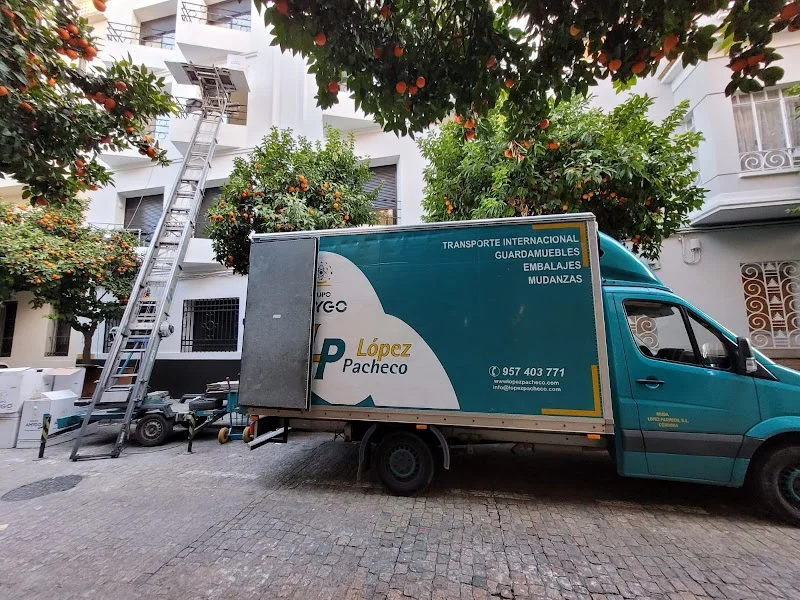 Mudanzas LÓPEZ PACHECO :: GRUPO AMYGO en Pol. Ind. Amargacena, C. Ing. Barbudo, parc. 24, nave 6, 14013 Córdoba, España - Imagen 3