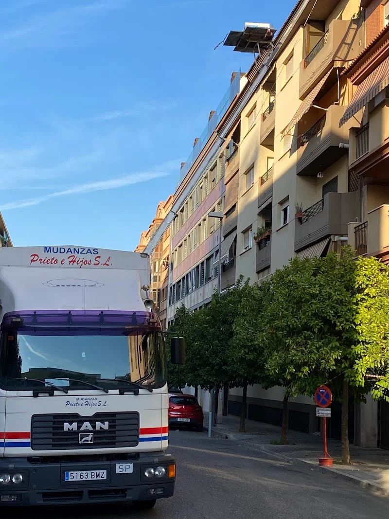 Mudanzas Prieto E Hijos en C. Finlandia, 28, 14014 Córdoba, España - Imagen 4