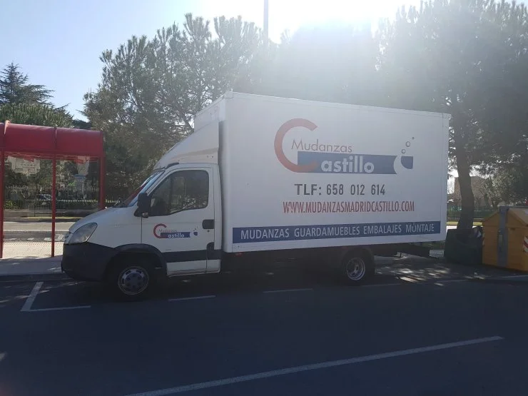 Mudanzas y Guardamuebles JMMC en C. de Cambados, 4, Hortaleza, 28055 Madrid, España - Imagen 3