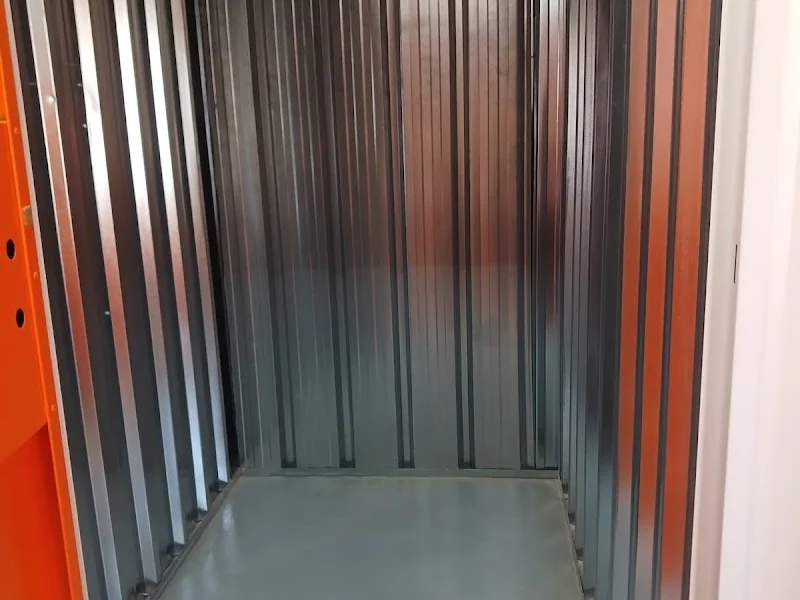 Trasteros Naranja Lucero en C. de Sepúlveda, 65, Latina, 28011 Madrid, España - Imagen 4