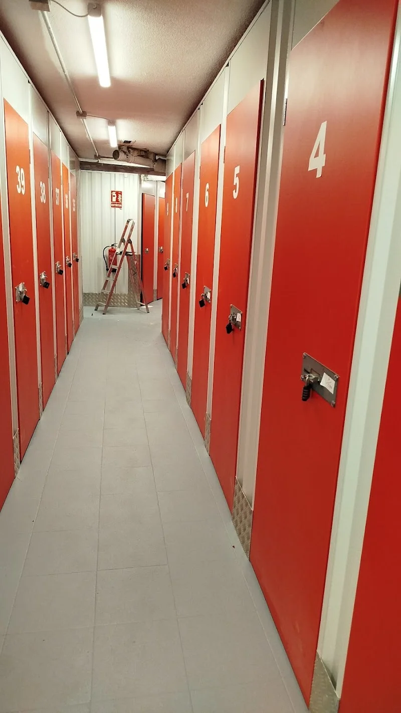 Trasteros NoMasCaos en C. Caamaño, 4, 47013 Valladolid, España - Imagen 2