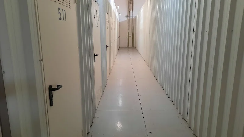 Alquilabox en C. Kriptón, 25, 47012 Valladolid, España - Imagen 2