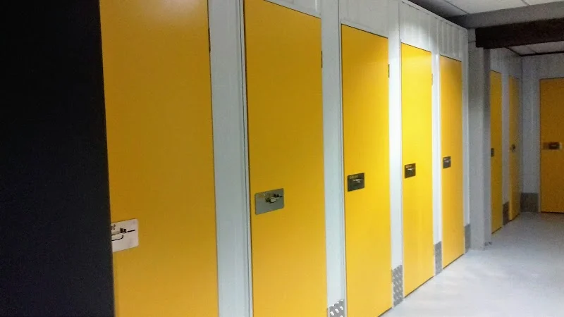 Box rent self storage en C. Turquesa, 12, 47012 Valladolid, España - Imagen 3