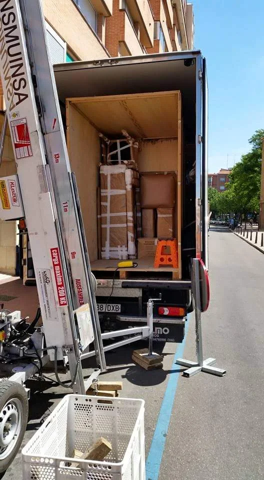 Mudanzas Transmuinsa en C. Acero, 5, 47012 Valladolid, España - Imagen 3