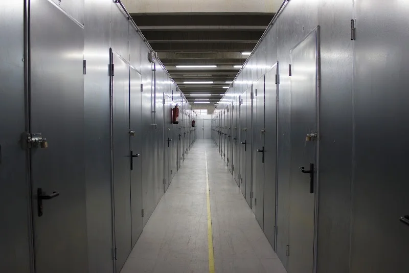 Trasteros Vigo - Alquiler De trasteros y minialmacenes en Avd. Aeropuerto , 92 NAVE 10, Lavadores, 36206 Vigo, Pontevedra, España - Imagen 2