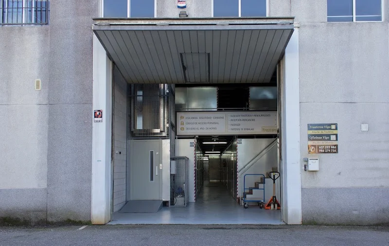Trasteros Vigo - Alquiler De trasteros y minialmacenes en Avd. Aeropuerto , 92 NAVE 10, Lavadores, 36206 Vigo, Pontevedra, España - Imagen 5