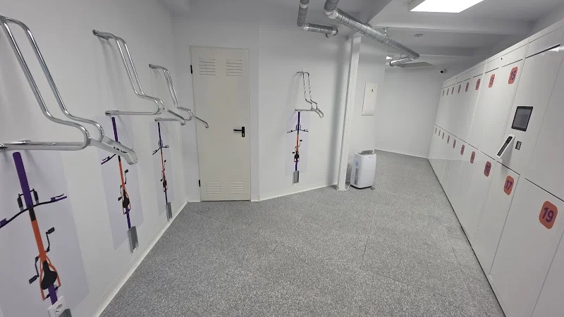 Vigo Lockers Vialia en Rúa de Alfonso XIII, 56, Santiago de Vigo, 36201 Vigo, Pontevedra, España - Imagen 1