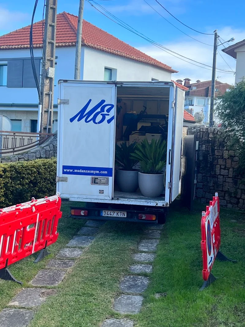Empresa de mudanzas en Vigo | M&M en Rúa Xulián Estévez, 16, Teis, 36207 Vigo, Pontevedra, España - Imagen 4