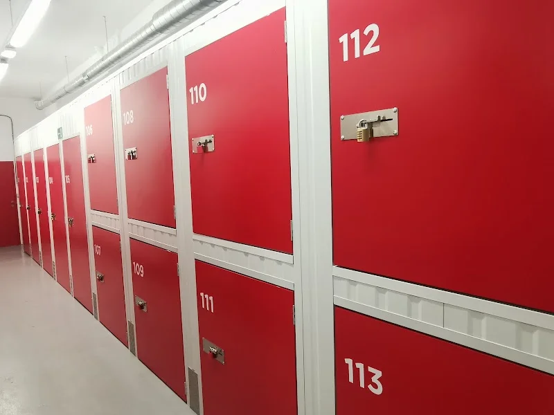 Trasteros Escalera 9 en Calle la Playa, 24, Gijon-Este, 33202 Gijón, Asturias, España - Imagen 1