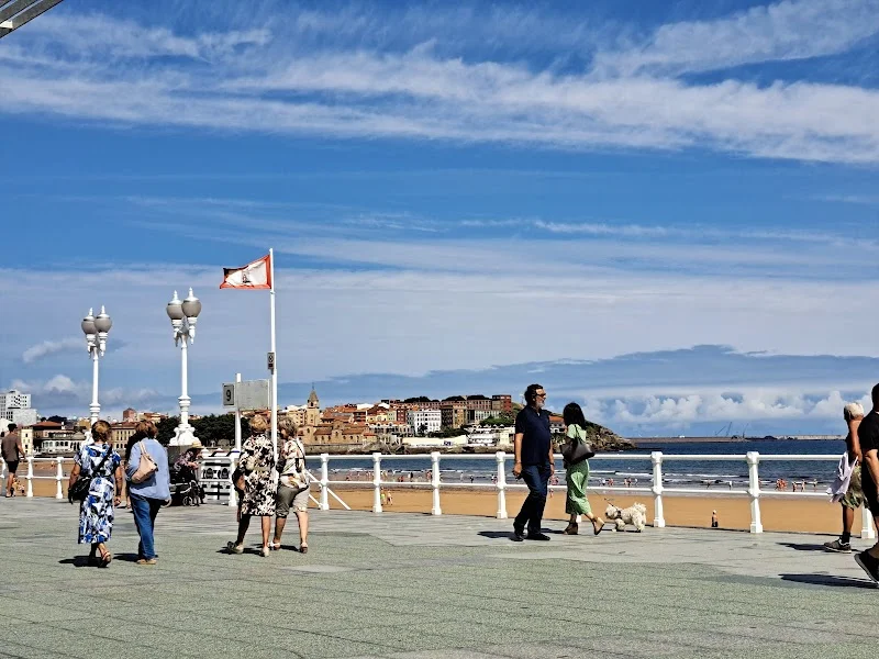 Trasteros Escalera 9 en Calle la Playa, 24, Gijon-Este, 33202 Gijón, Asturias, España - Imagen 3