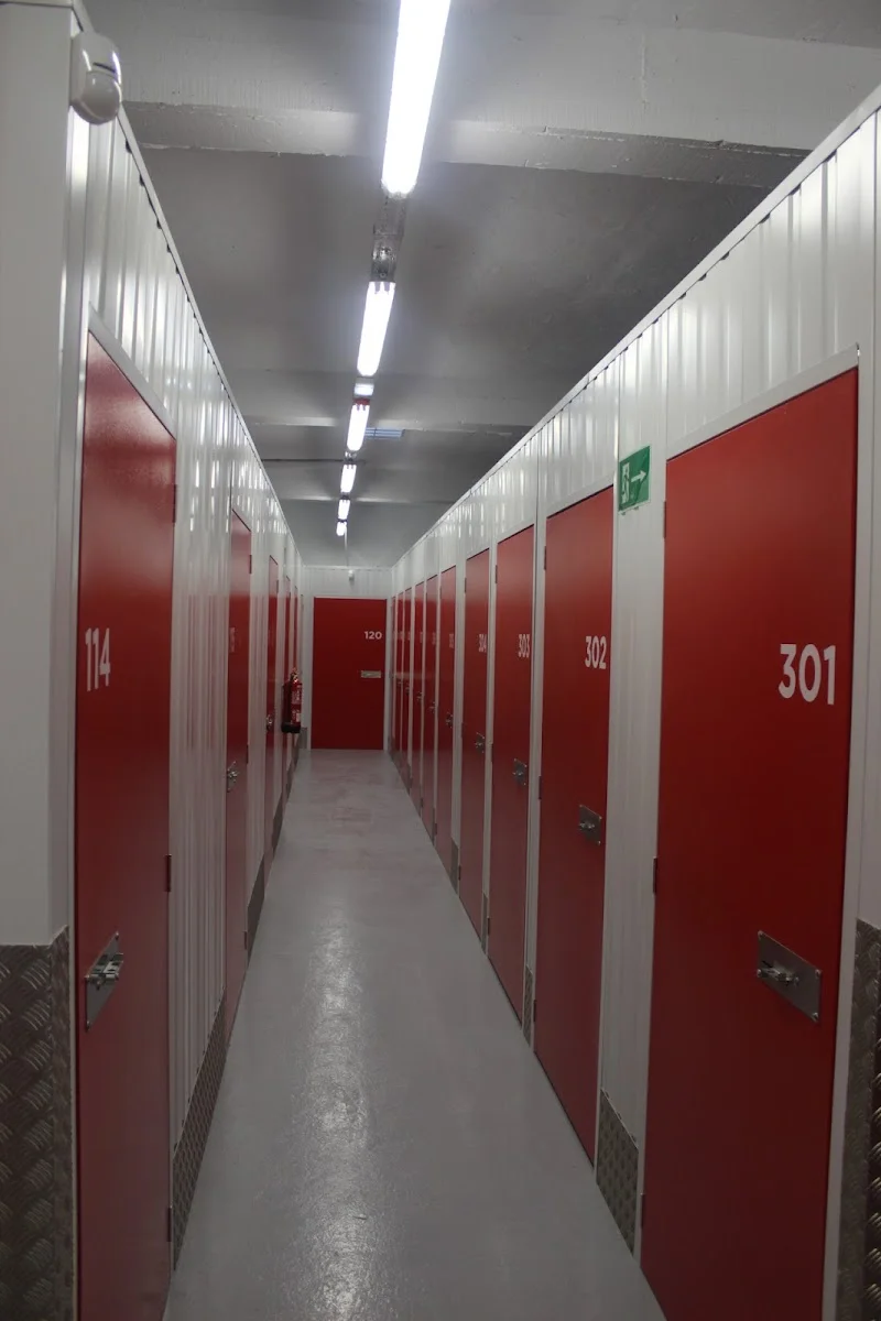 Trasteros Escalera 9 en Calle la Playa, 24, Gijon-Este, 33202 Gijón, Asturias, España - Imagen 4