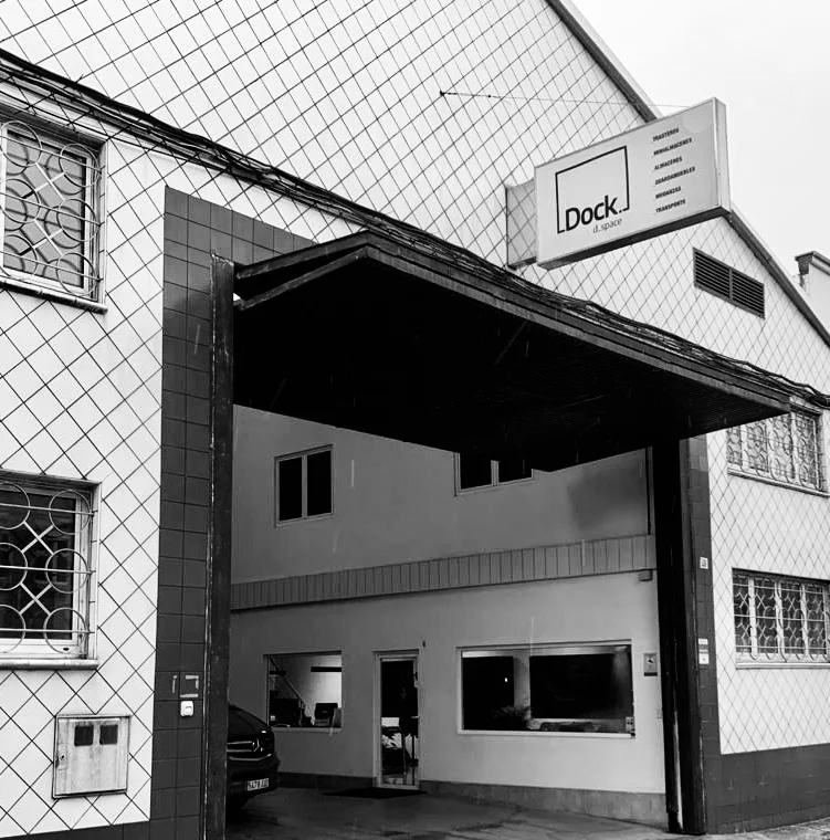 Dock d_space | Guardamuebles | Soluciones logísticas y de almacenamiento | Alquiler de trasteros y almacenes en C/W-5 Nave 49, C. W-5, 49, Nave, 49, Gijon-Oeste, 33211 Gijón, Asturias, España - Imagen 2