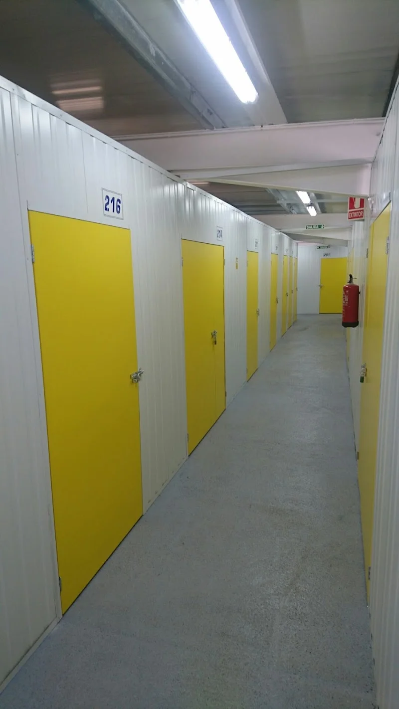 autoalmacenaje.com | Trasteros y mini-almacenes en Gijón en Avenida del Transporte, 11 Nave 1 Polígono Los Campones, Gijon-Oeste, 33211 Gijón, Asturias, España - Imagen 2